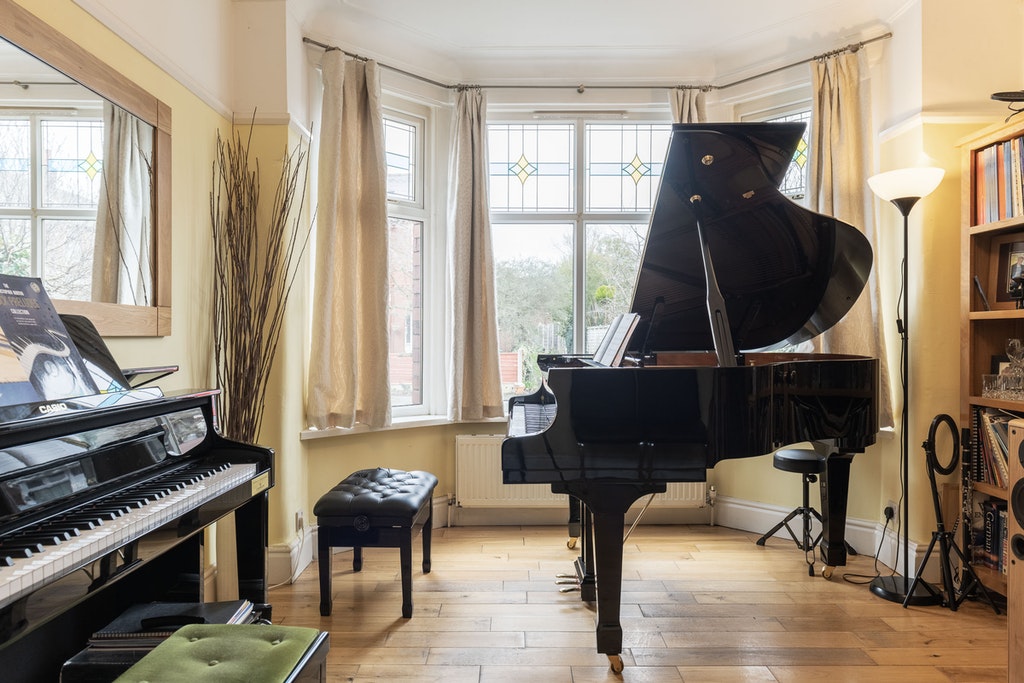 Dinsmore Music Academy - Piano Tutor in Manchester